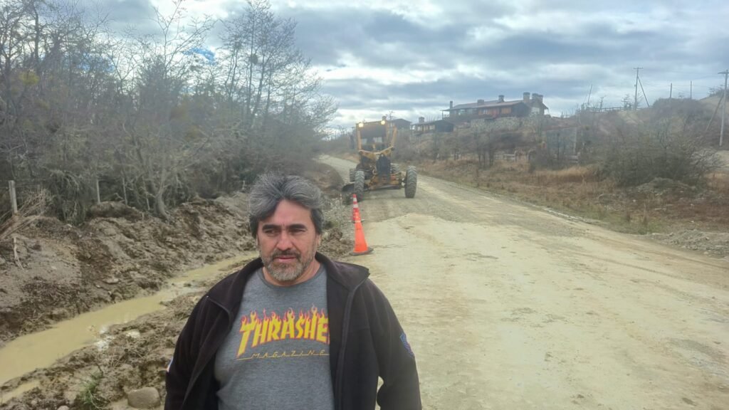 DPV realiza mantenimiento en la Ruta 1 cerca de Tolhuin