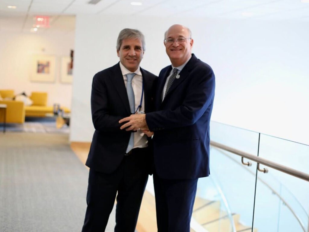 Gobierno firmó créditos por US$ 530 millones con el BID