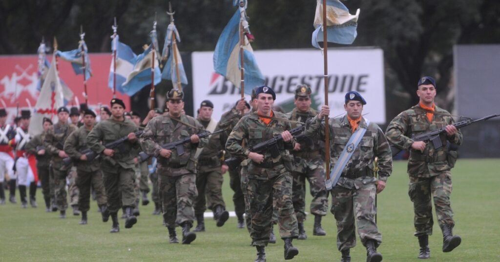 Polémica en el Ejército: denuncian descuentos compulsivos a soldados por $ 1.000 millones para financiar revistas que no se distribuyen