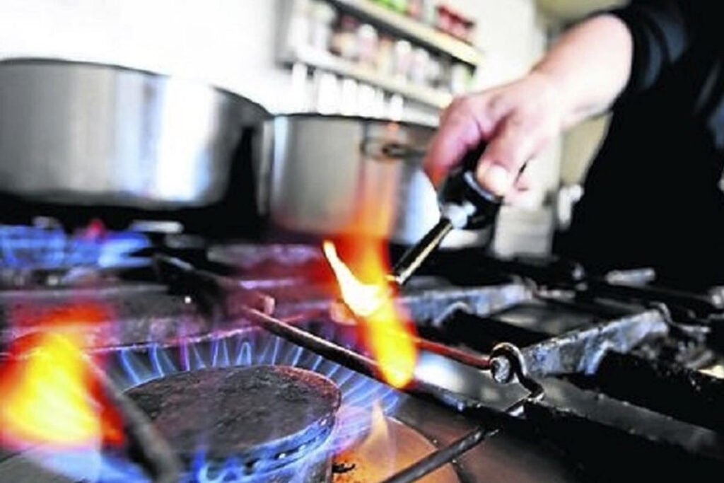 Servicios públicos consumen casi el 15% del salario en Sep