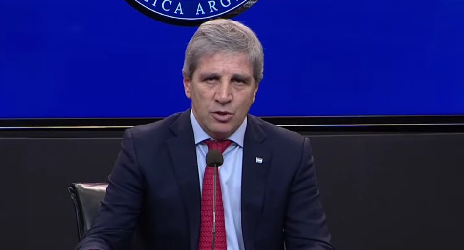 Caputo celebró un superávit de casi $1 billón y defendió el envío de fondos a universidades