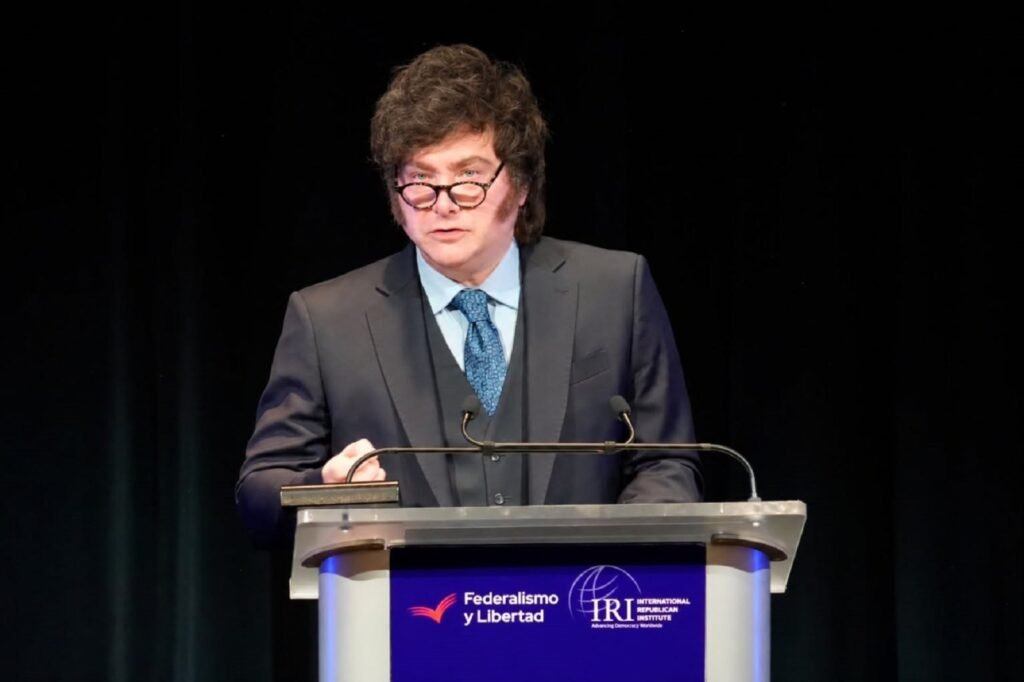 Javier Milei aseguró tener US$125.000 millones contra una corrida: qué suma esa cifra y por qué el dólar viene tranquilo en octubre – Diario Río Negro