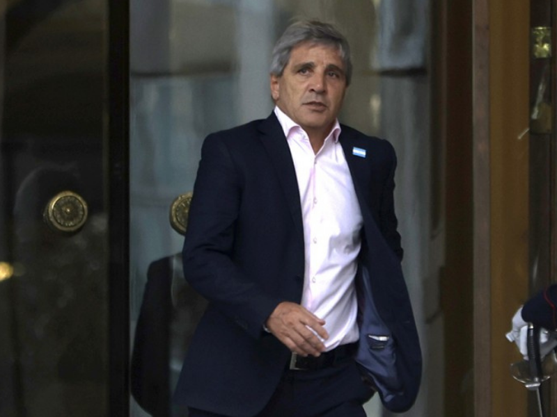Milei salió a blindar a Caputo tras el escándalo Ades