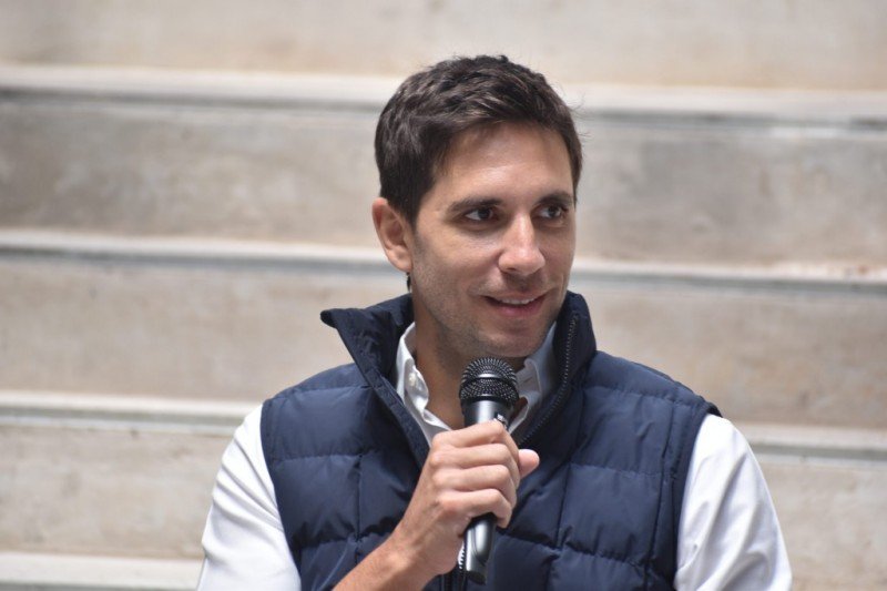 Passaglia desafía a Milei y promete eliminar una tasa si Nación deja de cobrar IVA a los municipios